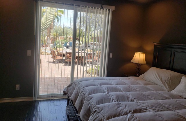 Private entrance looking onto Oasis
