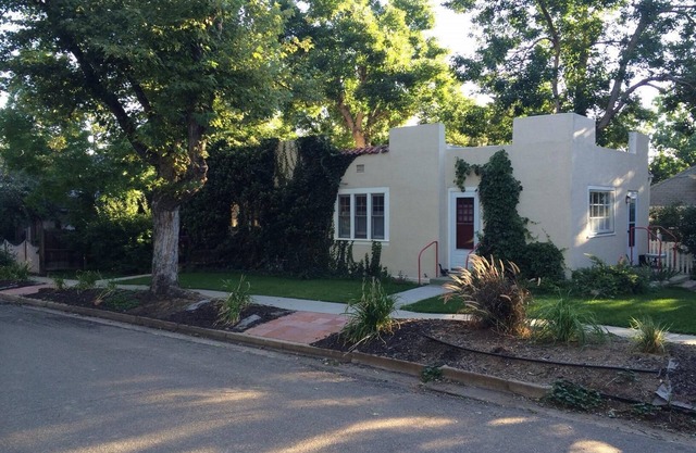 Private Entrances-Mapleton Hill Bungalow-Large Studio with Private Patio