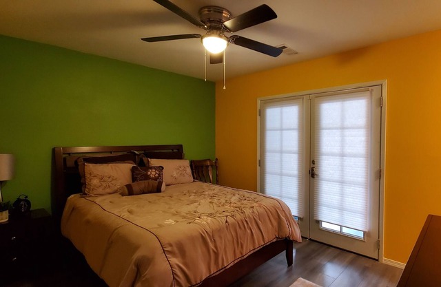 Private Entry Bedroom Near Downtown Livermore