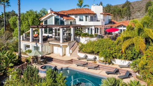 Private Estate w Pool Hot Tub Tennis Court Near Encinitas The Ranch by AvantStay