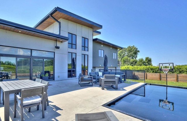 Private Executive Family Home