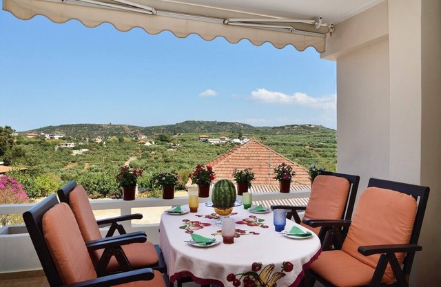 PRIVATE FAMILY HOUSE
