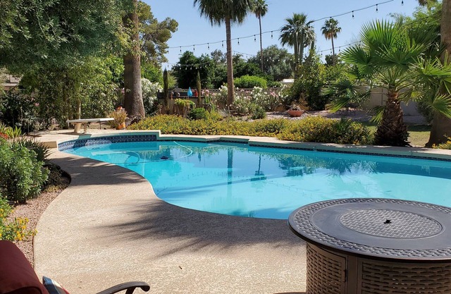 Private garden Oasis, close to all conveniences
