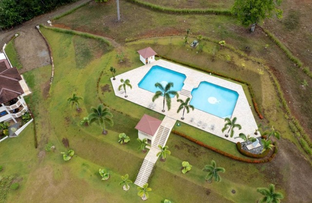 Private Garden, Walk Out to Community Pool, Beautiful 1 Bedroom 1 Bath Condo