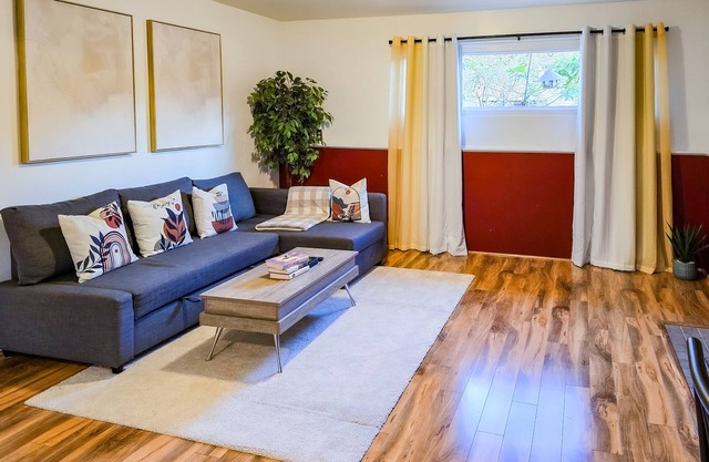 Private guest suite with Full kitchen & laundry