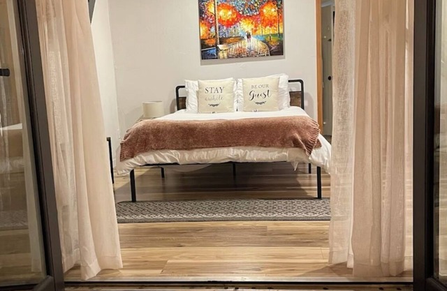 Private guest suite with PRIVATE ENTRANCE