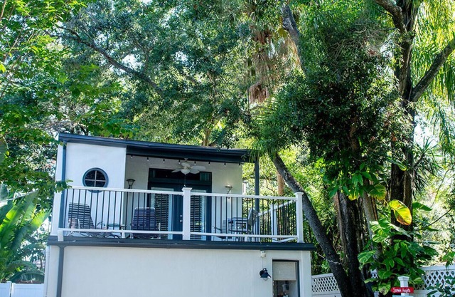 Private guesthouse - close to downtown Tampa