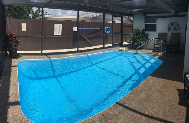 Private Heated Pool Home / Just Minutes From The Gulf / Sleeps 9