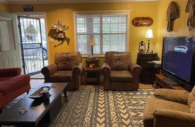Private home 35 minutes from OleMiss Oxford-sleeps 1-16. Quiet getaway