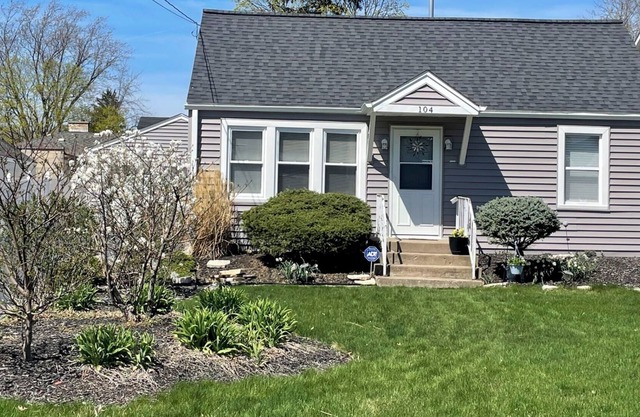 Private home enclosed Large Yard, Garage Parking