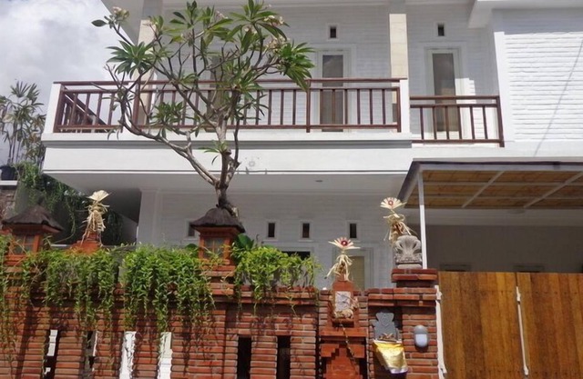 Private House in Denpasar, 2 bedrooms, 2 bathrooms, sleeps 4