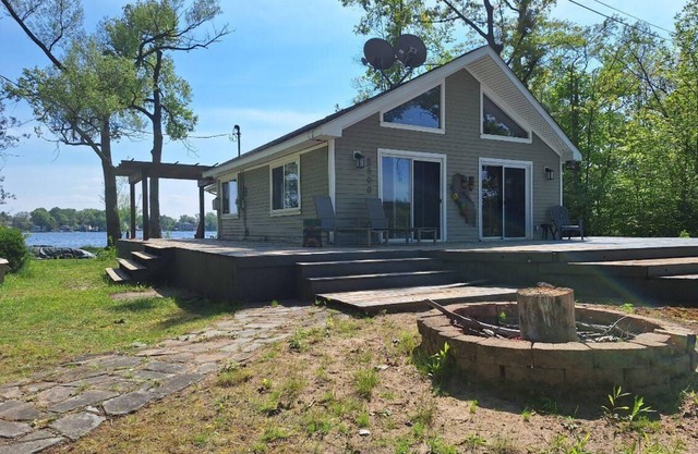 Private Island Getaway. 360 Water views. PONTOON BOAT INCLUDED!
