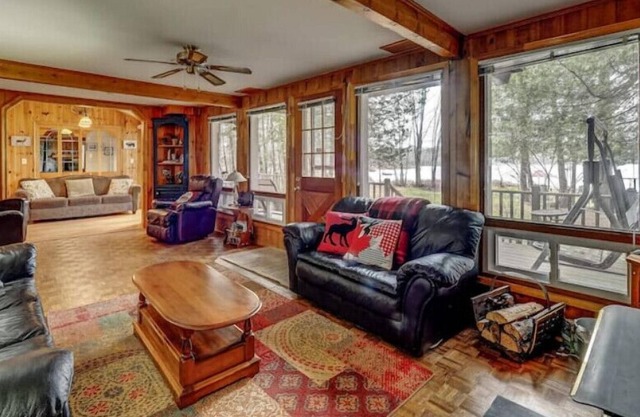 Private Lakefront Cottage on Rush Lake