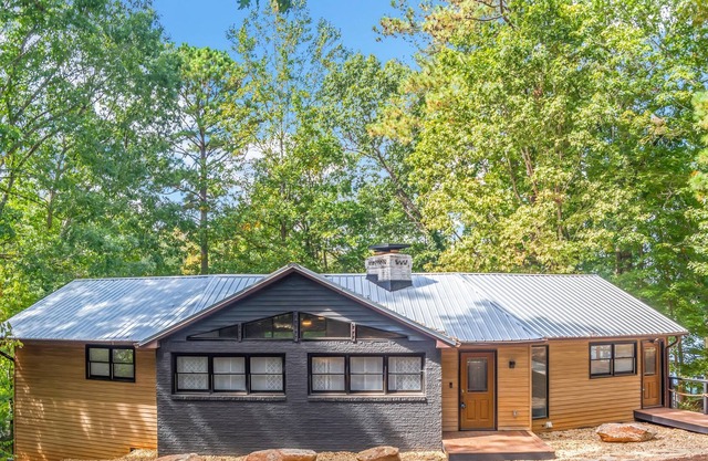 Private Lakefront Escape
