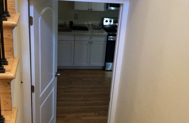Private, large suite close to DC,GMU,Inova ,metro.