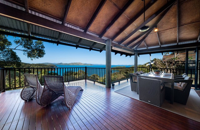 Private location, unbeatable Island views! ASK ABOUT OUR 5 NIGHT DISCOUNT T&C.