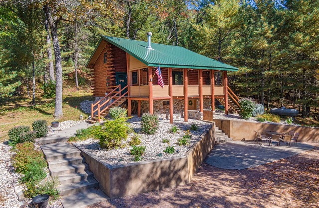 Private Log Cabin in 10 Acre Forest