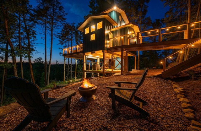 Private Lux Getaway/Hot-Tub/Net Loft - Birdhouse Deluxe