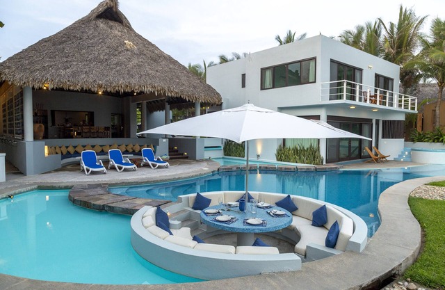 Private Luxurious Resort Right on the Ocean - Casa De Los Sueños