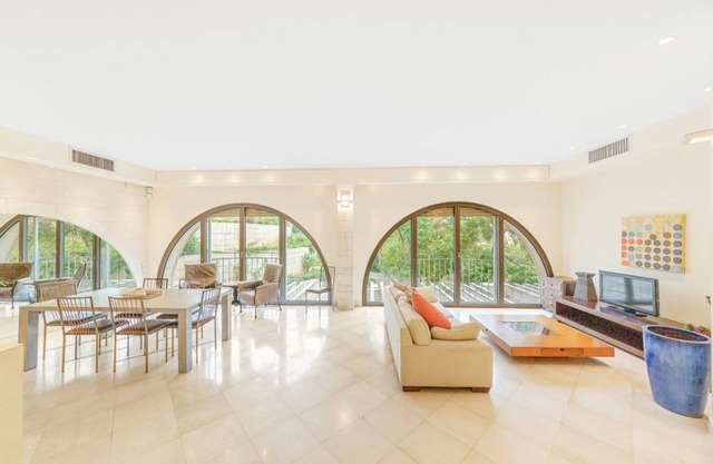 Private Luxury 2 Bedroom Suites in David Citadel Hotel by RedAwning