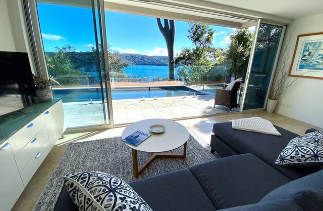 Private Luxury Apartment with stunning Pittwater Views