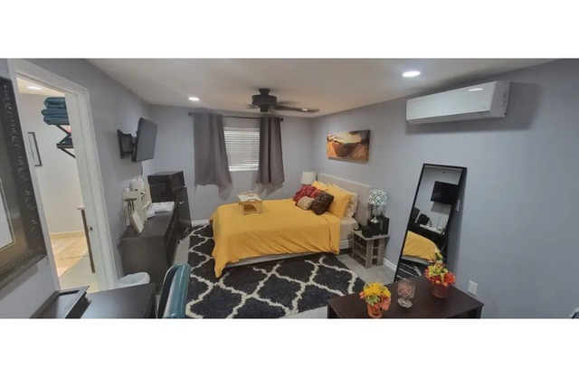 Private Master Suite - IN-ROOM MASSAGE AVAILABLE! - PETS OK
