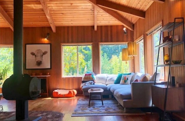 PRIVATE MID CENTURY MODERN CEDAR CABIN