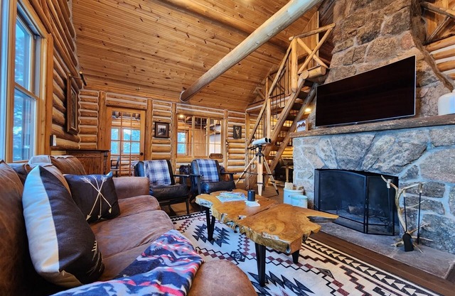 Private Mountain Retreat near Mount Meeker, Views! Views! Views!- Coopers Cabin