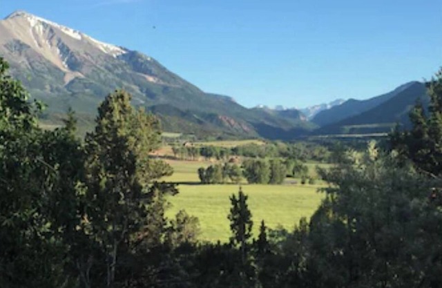 Private Mountain/Valley Views: Just renovated only 5 min to downtown Carbondale!
