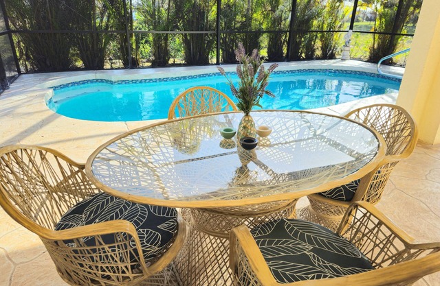 Private Oasis - 3 Bdrm Home Heated Pool