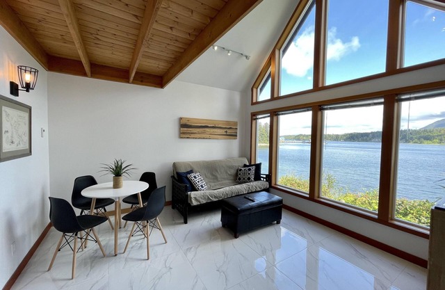 Private Oceanfront Cabin with Hot Tub/Doc Holiday Cabin