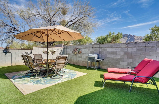 Private Oro Valley Home w/130 Mi Bike Path Nearby