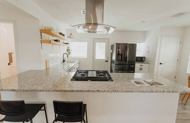 Private Pickleball Court! Lovely 2 Bedroom Home - Minutes to Everything