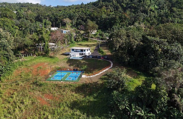 Private Pickleball Oasis + Pool – 15 Min to Beaches & El Yunque, 30 Min Airport