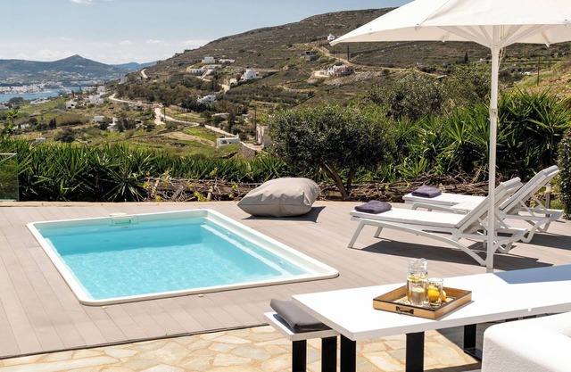 Private pool 2.5 x 4 m, relaxing holidays, close to Parikia and the beach