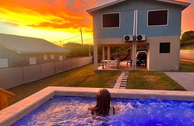 Private pool 6 min walk to beach