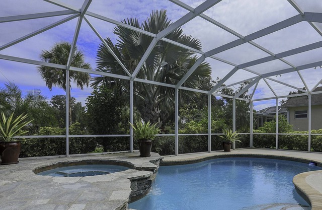 Private Pool and Spa. Golfing Cedar Shores