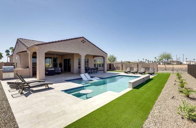 Private Pool & Grill: Modern Goodyear Retreat