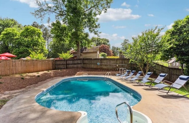 Private Pool Home NO Stairs 11 Guests FamilyATL