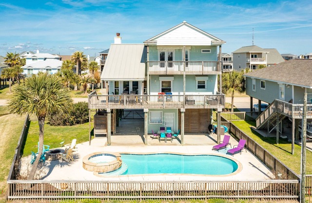 Private Pool, Large Patio & Spacious Interior - Beachside Beauty!
