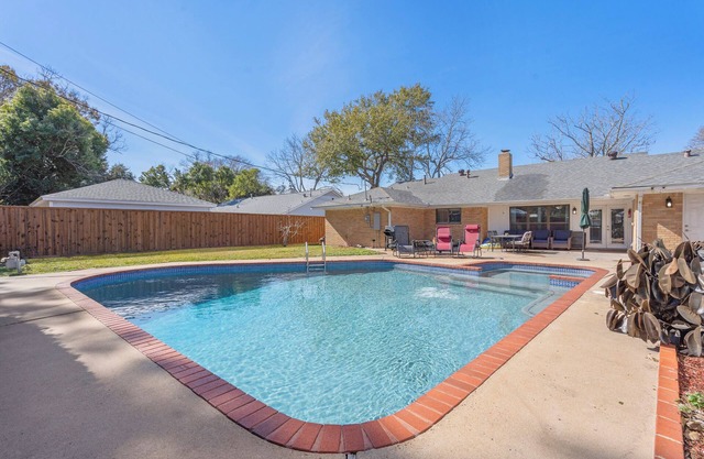 Private Pool Modern Elegant Contemporary Ranch-Style Home, 5 mins to NASA/Kemah