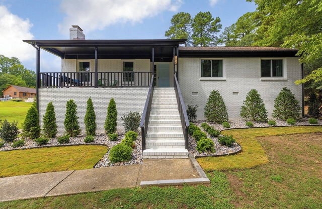 Private Pool-Newly Renovated-Quiet Neighborhood-Huge Deck-Blackstone Grill