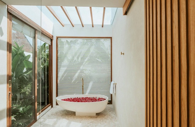 Private Pool, Skylight Bathtub, Dreamy Pool and Serene Greenery in Canggu!