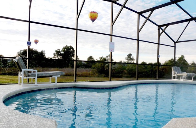 Private Pool, WiFi, Game Room, No rear neighbors, TV in all rooms, wood floor