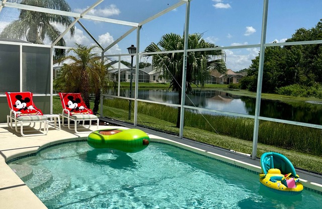 Private pool with a beautiful view overlooking the lake! Near Disney & Universal