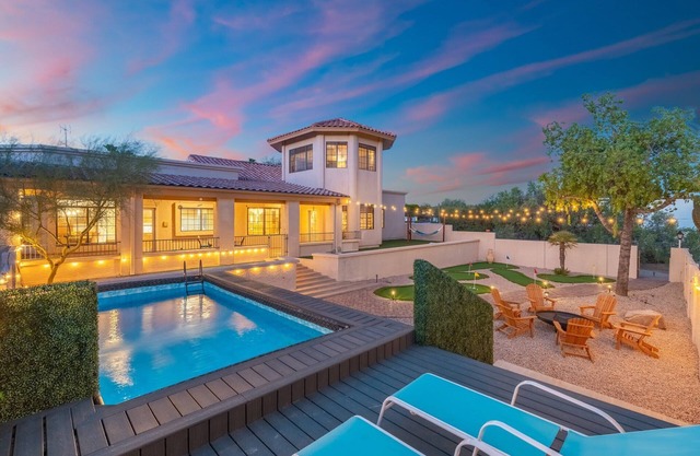 Private Putt Putt Course + Pool + Fire Pit + Home!