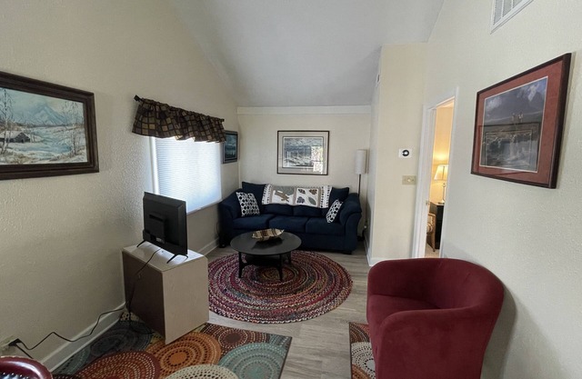 Private, Quiet, Cozy. Long-term rentals encouraged.
