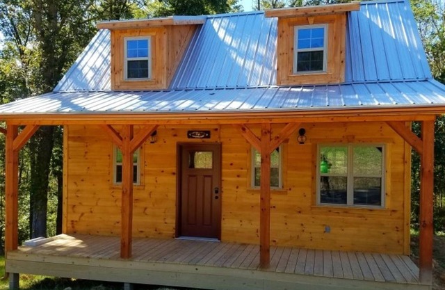 Private Ravine View Luxury Amish-Built Cabin "The Frontier"