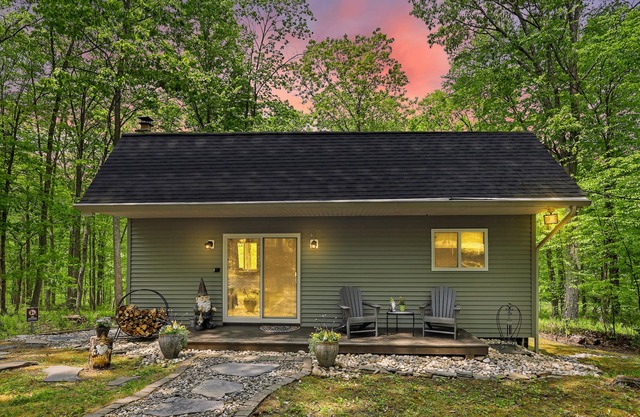 "Private Retreat" COZY, Cabin in the woods