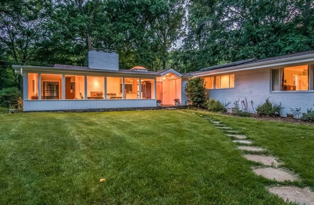 Private retreat minutes from GW P/way, DC, airport